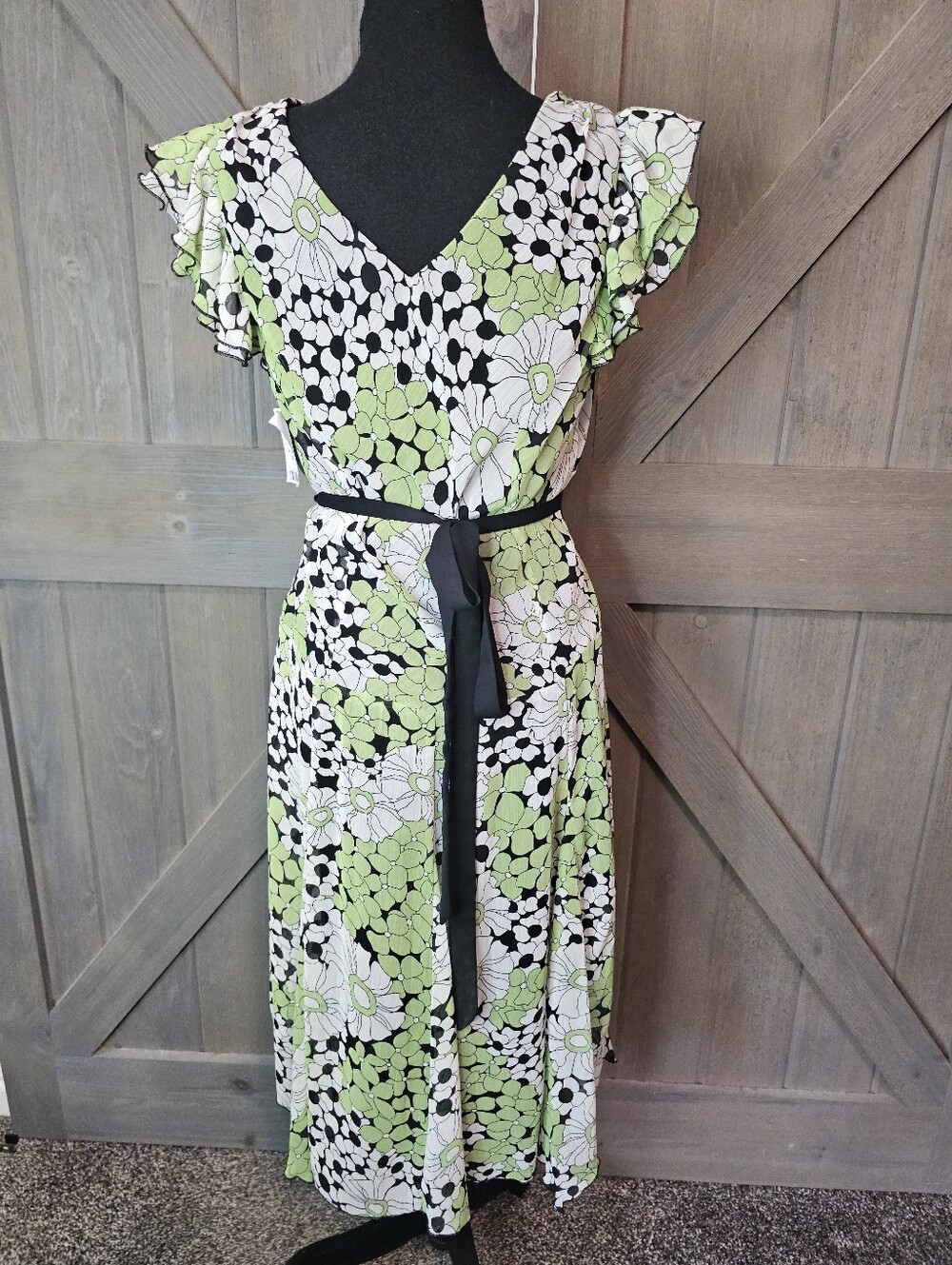 Nwt Rabbit Rabbit Rabbit Green Floral Midi Dress sz Medium - Picture 3 of 5